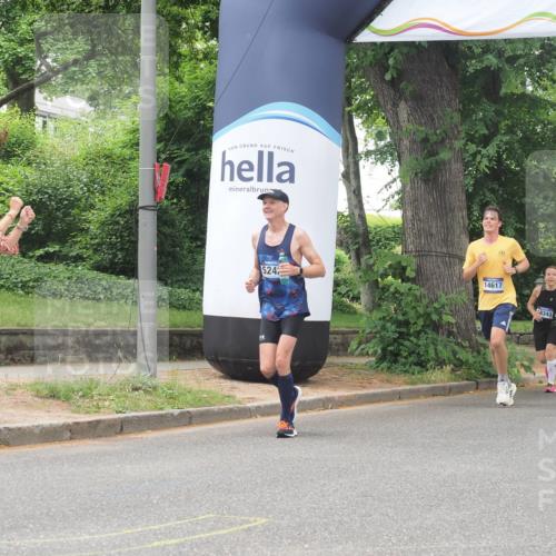 29.06.2025 - hella hamburg halbmarathon KatJ http://msf.ph/oto/8529262 29.06.2025 10:56:30 Zwischen KM18-KM19 1032, 4204, 5242, 8614 meine-sportfotos.de