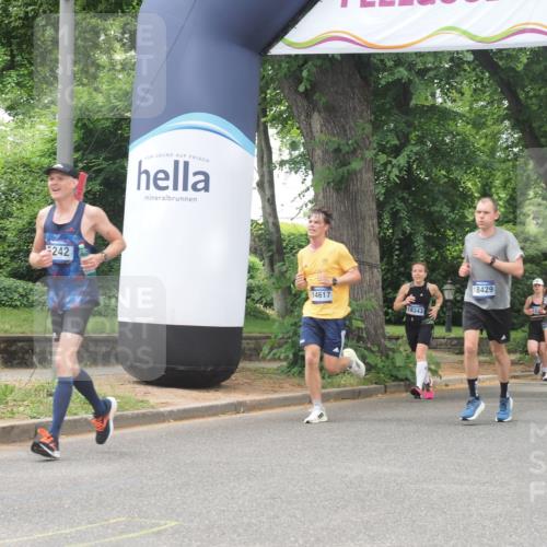 29.06.2025 - hella hamburg halbmarathon KatJ http://msf.ph/oto/8529277 29.06.2025 10:56:31 Zwischen KM18-KM19 1032, 4204, 5242 meine-sportfotos.de