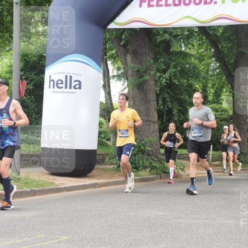 29.06.2025 - hella hamburg halbmarathon KatJ http://msf.ph/oto/8529280 29.06.2025 10:56:31 Zwischen KM18-KM19 1032, 4204, 5242 meine-sportfotos.de