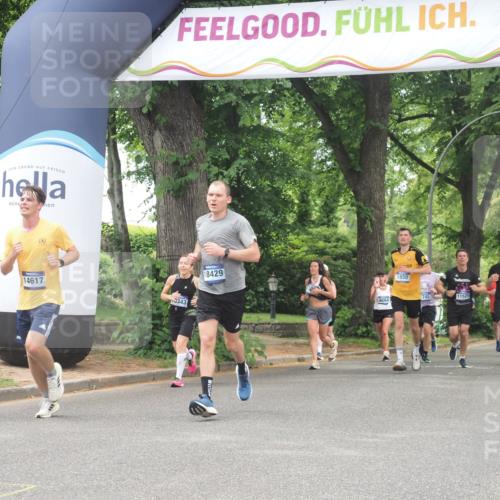29.06.2025 - hella hamburg halbmarathon KatJ http://msf.ph/oto/8529298 29.06.2025 10:56:32 Zwischen KM18-KM19 1032, 4204, 5242 meine-sportfotos.de