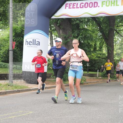29.06.2025 - hella hamburg halbmarathon KatJ http://msf.ph/oto/8529538 29.06.2025 10:56:46 Zwischen KM18-KM19 2359, 6871 meine-sportfotos.de