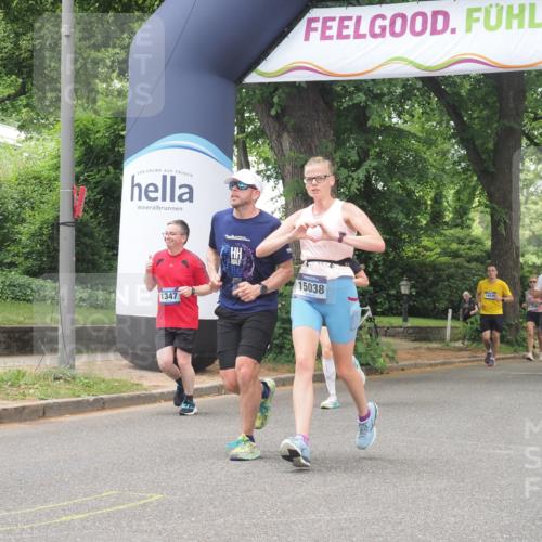 29.06.2025 - hella hamburg halbmarathon KatJ http://msf.ph/oto/8529541 29.06.2025 10:56:46 Zwischen KM18-KM19 2359, 6871 meine-sportfotos.de