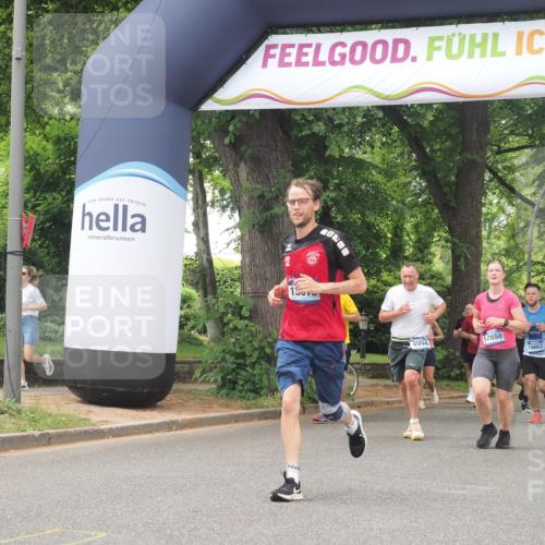 29.06.2025 - hella hamburg halbmarathon KatJ http://msf.ph/oto/8529562 29.06.2025 10:56:49 Zwischen KM18-KM19 1347, 4904 meine-sportfotos.de