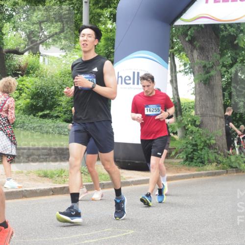 29.06.2025 - hella hamburg halbmarathon KatJ http://msf.ph/oto/8529633 29.06.2025 10:56:53 Zwischen KM18-KM19 1347, 4904 meine-sportfotos.de
