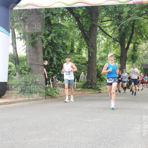 29.06.2025 - hella hamburg halbmarathon KatJ http://msf.ph/oto/8529664 29.06.2025 10:56:59 Zwischen KM18-KM19  meine-sportfotos.de