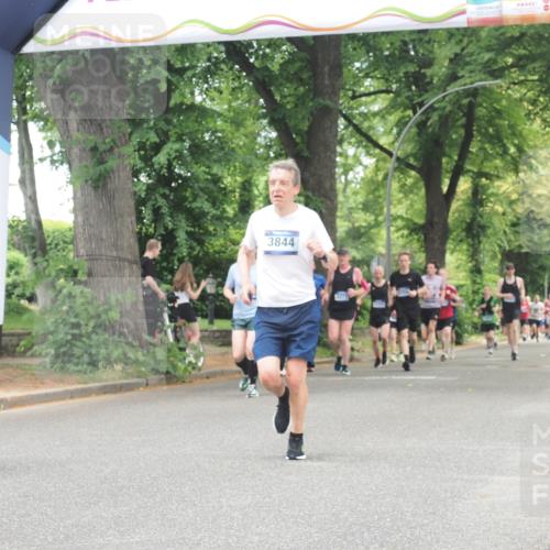 29.06.2025 - hella hamburg halbmarathon KatJ http://msf.ph/oto/8529716 29.06.2025 10:57:03 Zwischen KM18-KM19 3844 meine-sportfotos.de