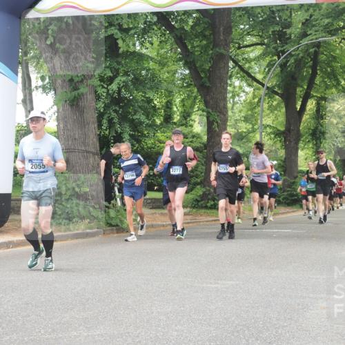 29.06.2025 - hella hamburg halbmarathon KatJ http://msf.ph/oto/8529721 29.06.2025 10:57:06 Zwischen KM18-KM19 2055, 3844, 8755 meine-sportfotos.de