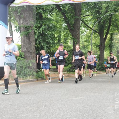 29.06.2025 - hella hamburg halbmarathon KatJ http://msf.ph/oto/8529724 29.06.2025 10:57:06 Zwischen KM18-KM19 2055, 3844, 8755 meine-sportfotos.de