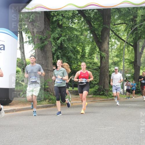 29.06.2025 - hella hamburg halbmarathon KatJ http://msf.ph/oto/8530005 29.06.2025 10:57:28 Zwischen KM18-KM19 2990, 3691, 5423 meine-sportfotos.de