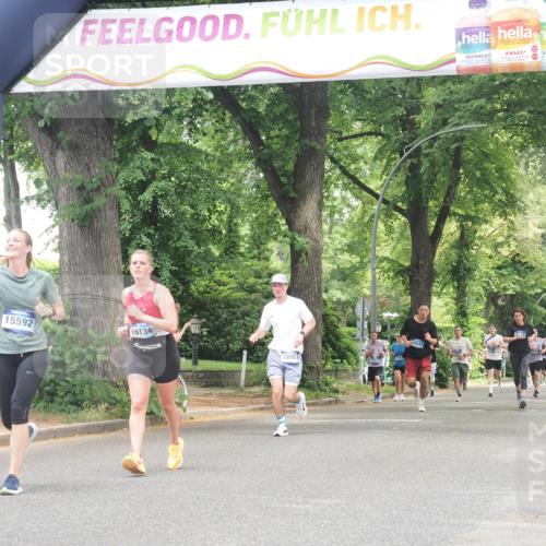 29.06.2025 - hella hamburg halbmarathon KatJ http://msf.ph/oto/8530010 29.06.2025 10:57:29 Zwischen KM18-KM19 2990, 3691, 5423 meine-sportfotos.de