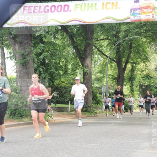 29.06.2025 - hella hamburg halbmarathon KatJ http://msf.ph/oto/8530014 29.06.2025 10:57:29 Zwischen KM18-KM19 2990, 3691, 5423 meine-sportfotos.de