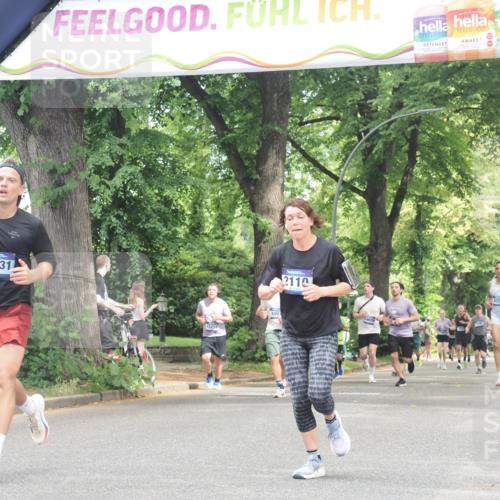29.06.2025 - hella hamburg halbmarathon KatJ http://msf.ph/oto/8530050 29.06.2025 10:57:34 Zwischen KM18-KM19 2110 meine-sportfotos.de