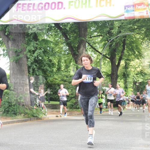 29.06.2025 - hella hamburg halbmarathon KatJ http://msf.ph/oto/8530053 29.06.2025 10:57:34 Zwischen KM18-KM19 2110 meine-sportfotos.de