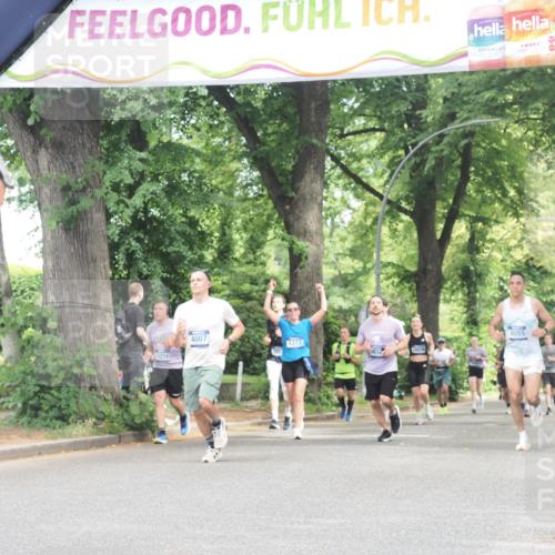 29.06.2025 - hella hamburg halbmarathon KatJ http://msf.ph/oto/8530070 29.06.2025 10:57:36 Zwischen KM18-KM19 1213, 2110, 4007 meine-sportfotos.de