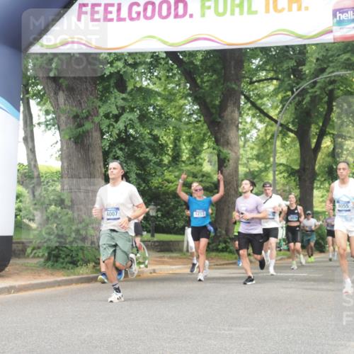 29.06.2025 - hella hamburg halbmarathon KatJ http://msf.ph/oto/8530083 29.06.2025 10:57:36 Zwischen KM18-KM19 1213, 2110, 4007 meine-sportfotos.de