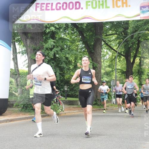 29.06.2025 - hella hamburg halbmarathon KatJ http://msf.ph/oto/8530171 29.06.2025 10:57:40 Zwischen KM18-KM19 1213, 2110, 4007, 7881, 8055 meine-sportfotos.de