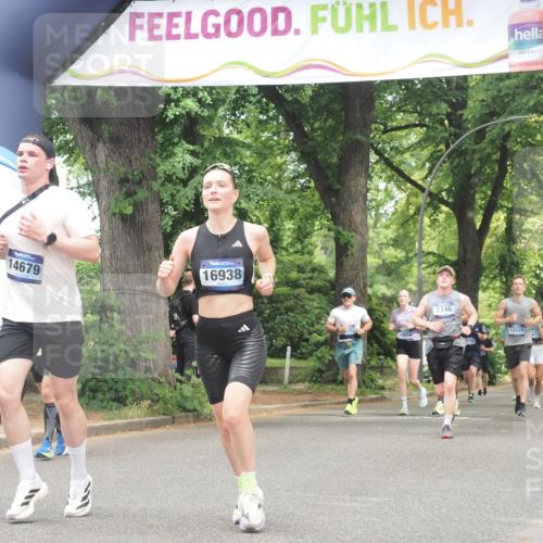 29.06.2025 - hella hamburg halbmarathon KatJ http://msf.ph/oto/8530178 29.06.2025 10:57:41 Zwischen KM18-KM19 1213, 2110, 4007, 7346, 7881, 8055 meine-sportfotos.de