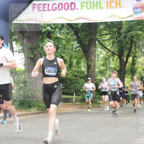 29.06.2025 - hella hamburg halbmarathon KatJ http://msf.ph/oto/8530180 29.06.2025 10:57:41 Zwischen KM18-KM19 1213, 2110, 4007, 7346, 7881, 8055 meine-sportfotos.de