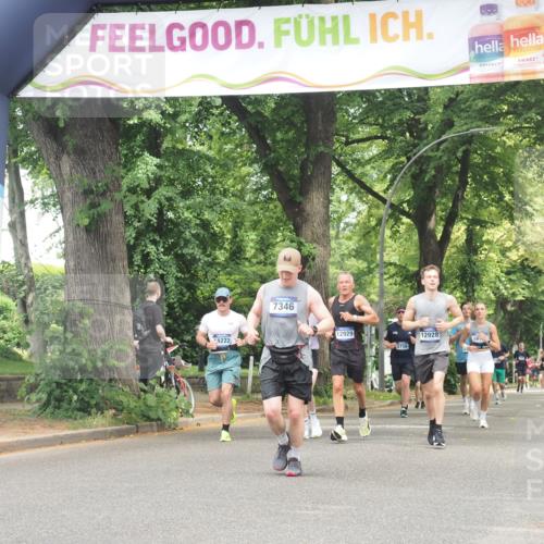 29.06.2025 - hella hamburg halbmarathon KatJ http://msf.ph/oto/8530182 29.06.2025 10:57:43 Zwischen KM18-KM19 1213, 4007, 7346, 7881, 8001, 8055 meine-sportfotos.de