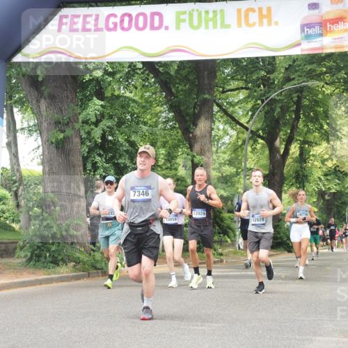 29.06.2025 - hella hamburg halbmarathon KatJ http://msf.ph/oto/8530196 29.06.2025 10:57:43 Zwischen KM18-KM19 1213, 4007, 7346, 7881, 8001, 8055 meine-sportfotos.de