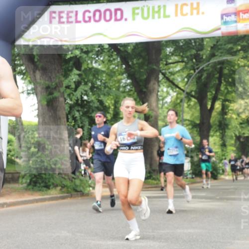 29.06.2025 - hella hamburg halbmarathon KatJ http://msf.ph/oto/8530250 29.06.2025 10:57:47 Zwischen KM18-KM19 7346, 8001 meine-sportfotos.de