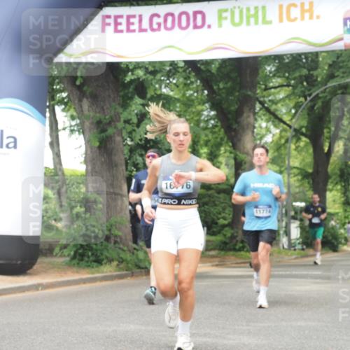 29.06.2025 - hella hamburg halbmarathon KatJ http://msf.ph/oto/8530261 29.06.2025 10:57:47 Zwischen KM18-KM19 7346, 8001 meine-sportfotos.de