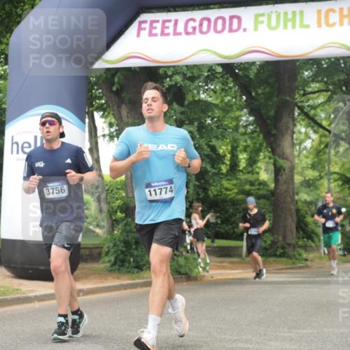29.06.2025 - hella hamburg halbmarathon KatJ http://msf.ph/oto/8530295 29.06.2025 10:57:48 Zwischen KM18-KM19 3756, 7346, 8001 meine-sportfotos.de