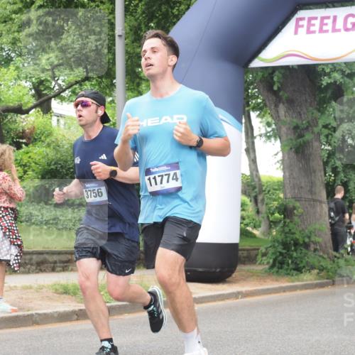29.06.2025 - hella hamburg halbmarathon KatJ http://msf.ph/oto/8530306 29.06.2025 10:57:49 Zwischen KM18-KM19 3756, 7346, 8001 meine-sportfotos.de