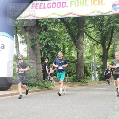 29.06.2025 - hella hamburg halbmarathon KatJ http://msf.ph/oto/8530310 29.06.2025 10:57:51 Zwischen KM18-KM19 3756, 8001 meine-sportfotos.de