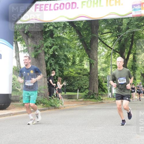 29.06.2025 - hella hamburg halbmarathon KatJ http://msf.ph/oto/8530340 29.06.2025 10:57:52 Zwischen KM18-KM19 3756, 6166 meine-sportfotos.de
