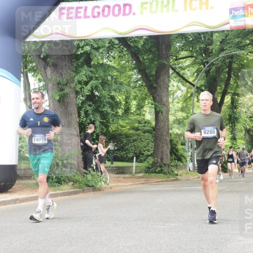 29.06.2025 - hella hamburg halbmarathon KatJ http://msf.ph/oto/8530345 29.06.2025 10:57:53 Zwischen KM18-KM19 3756, 6166 meine-sportfotos.de