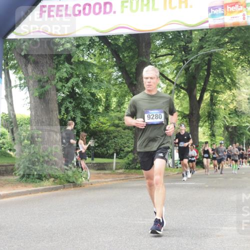 29.06.2025 - hella hamburg halbmarathon KatJ http://msf.ph/oto/8530364 29.06.2025 10:57:53 Zwischen KM18-KM19 3756, 6166 meine-sportfotos.de