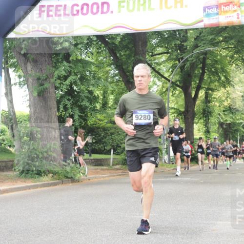 29.06.2025 - hella hamburg halbmarathon KatJ http://msf.ph/oto/8530368 29.06.2025 10:57:53 Zwischen KM18-KM19 3756, 6166 meine-sportfotos.de