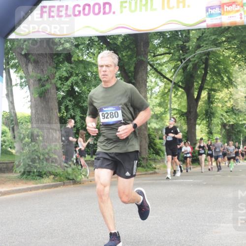 29.06.2025 - hella hamburg halbmarathon KatJ http://msf.ph/oto/8530379 29.06.2025 10:57:54 Zwischen KM18-KM19 3756, 6166 meine-sportfotos.de