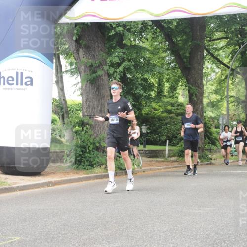 29.06.2025 - hella hamburg halbmarathon KatJ http://msf.ph/oto/8530391 29.06.2025 10:57:57 Zwischen KM18-KM19 6166 meine-sportfotos.de