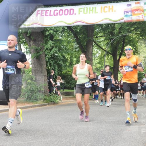 29.06.2025 - hella hamburg halbmarathon KatJ http://msf.ph/oto/8530562 29.06.2025 10:58:06 Zwischen KM18-KM19 1893, 2904, 3176, 4394, 7462 meine-sportfotos.de