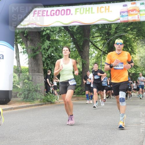29.06.2025 - hella hamburg halbmarathon KatJ http://msf.ph/oto/8530570 29.06.2025 10:58:07 Zwischen KM18-KM19 2904, 3176, 4394, 7462 meine-sportfotos.de