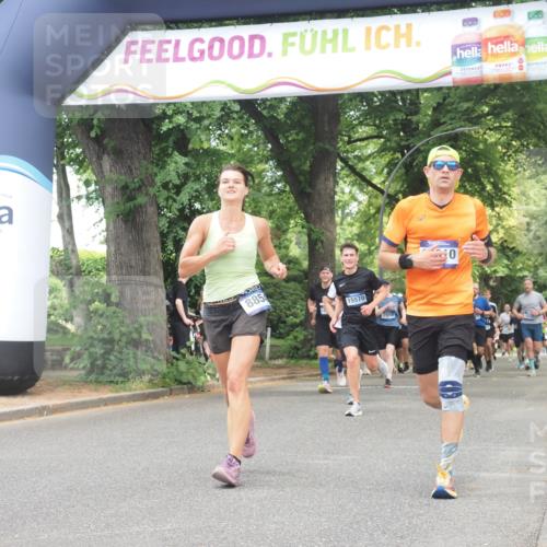 29.06.2025 - hella hamburg halbmarathon KatJ http://msf.ph/oto/8530573 29.06.2025 10:58:07 Zwischen KM18-KM19 2904, 3176, 4394, 7462 meine-sportfotos.de