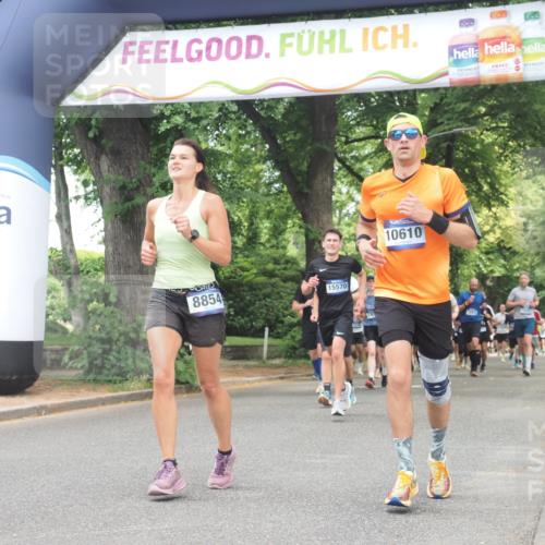 29.06.2025 - hella hamburg halbmarathon KatJ http://msf.ph/oto/8530578 29.06.2025 10:58:07 Zwischen KM18-KM19 2904, 3176, 4394, 7462 meine-sportfotos.de
