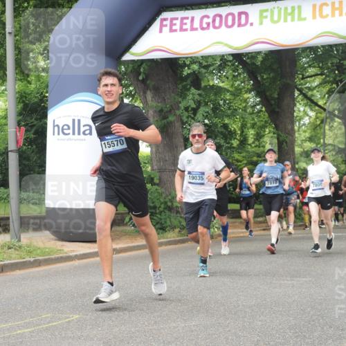 29.06.2025 - hella hamburg halbmarathon KatJ http://msf.ph/oto/8530582 29.06.2025 10:58:09 Zwischen KM18-KM19 2904, 4394, 7809, 7810 meine-sportfotos.de