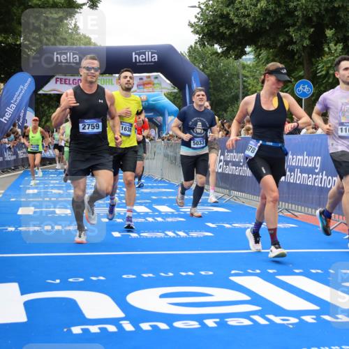 29.06.2025 - hella hamburg halbmarathon Strokosch-Dieckow http://msf.ph/oto/8534003 29.06.2025 10:56:56 Ziel 1485, 1955, 2282, 2741, 2759, 4299, 5033, 5418, 6835, 7716, 8669, 11043, 11143, 11212, 11638, 14678, 15097, 16470, 16620, 16679, 16909, 18719, 19091 meine-sportfotos.de
