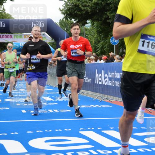 29.06.2025 - hella hamburg halbmarathon Strokosch-Dieckow http://msf.ph/oto/8534009 29.06.2025 10:56:59 Ziel 1485, 1955, 2282, 2759, 4261, 4299, 5033, 6835, 8669, 11043, 11143, 11212, 11638, 13691, 14408, 14588, 14678, 15097, 16470, 16620, 16909, 17617, 18208, 18719, 19091 meine-sportfotos.de