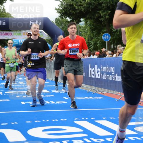29.06.2025 - hella hamburg halbmarathon Strokosch-Dieckow http://msf.ph/oto/8534010 29.06.2025 10:56:59 Ziel 1485, 1955, 2282, 2759, 4261, 4299, 5033, 6835, 8669, 11043, 11143, 11212, 11638, 13691, 14408, 14588, 14678, 15097, 16470, 16620, 16909, 17617, 18208, 18719, 19091 meine-sportfotos.de