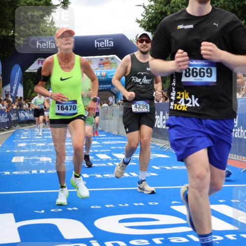 29.06.2025 - hella hamburg halbmarathon Strokosch-Dieckow http://msf.ph/oto/8534016 29.06.2025 10:57:00 Ziel 1485, 2282, 2759, 4261, 4299, 5033, 8669, 11043, 11143, 11212, 11638, 13691, 14408, 14588, 14678, 15097, 16470, 16620, 16909, 17617, 18208, 18719, 19091 meine-sportfotos.de
