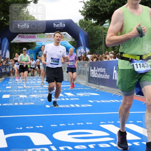 29.06.2025 - hella hamburg halbmarathon Strokosch-Dieckow http://msf.ph/oto/8534028 29.06.2025 10:57:02 Ziel 1485, 2282, 2759, 4261, 4299, 5033, 8669, 11043, 11143, 11212, 11638, 13691, 14139, 14408, 14588, 14678, 15097, 15726, 16470, 16909, 17617, 18208, 18719, 19091 meine-sportfotos.de