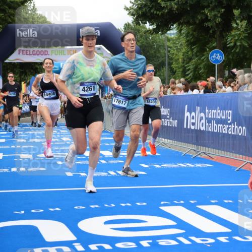 29.06.2025 - hella hamburg halbmarathon Strokosch-Dieckow http://msf.ph/oto/8534031 29.06.2025 10:57:05 Ziel 1387, 1485, 1877, 4167, 4261, 4299, 8669, 9884, 11143, 11212, 11612, 11638, 13691, 13750, 14139, 14408, 14588, 15110, 15726, 16470, 16909, 17617, 18208, 18719, 19091, 19184 meine-sportfotos.de