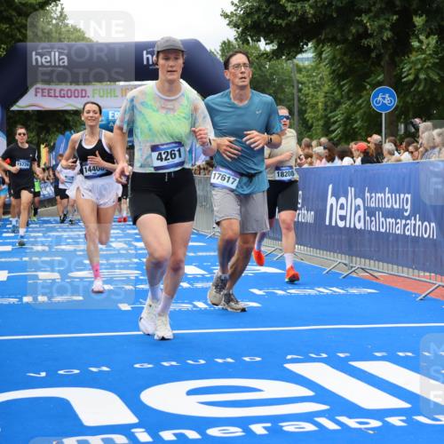 29.06.2025 - hella hamburg halbmarathon Strokosch-Dieckow http://msf.ph/oto/8534033 29.06.2025 10:57:05 Ziel 1387, 1485, 1877, 4167, 4261, 4299, 8669, 9884, 11143, 11212, 11612, 11638, 13691, 13750, 14139, 14408, 14588, 15110, 15726, 16470, 16909, 17617, 18208, 18719, 19091, 19184 meine-sportfotos.de
