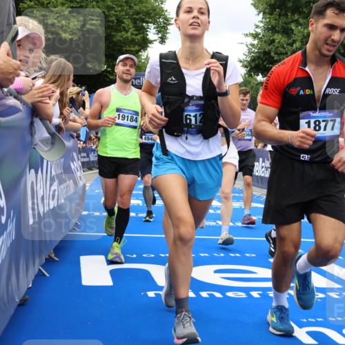 29.06.2025 - hella hamburg halbmarathon Strokosch-Dieckow http://msf.ph/oto/8534056 29.06.2025 10:57:12 Ziel 1387, 1877, 2417, 2676, 4167, 4261, 4940, 8585, 9450, 9577, 9884, 9934, 10383, 11590, 11612, 12014, 12590, 13750, 14139, 14588, 15110, 15229, 15664, 15726, 16625, 17617, 17660, 17779, 17848, 17993, 18208, 19184 meine-sportfotos.de