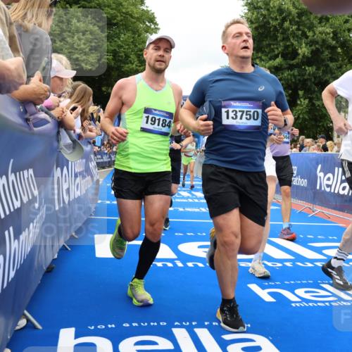 29.06.2025 - hella hamburg halbmarathon Strokosch-Dieckow http://msf.ph/oto/8534058 29.06.2025 10:57:13 Ziel 1387, 1877, 2417, 2676, 4167, 4261, 4940, 8585, 9450, 9577, 9884, 9934, 10383, 11590, 11612, 12014, 12590, 13664, 13750, 14139, 15110, 15229, 15664, 15726, 16625, 17660, 17779, 17848, 17993, 18208, 19184 meine-sportfotos.de