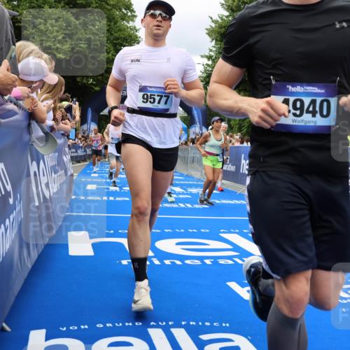 29.06.2025 - hella hamburg halbmarathon Strokosch-Dieckow http://msf.ph/oto/8534064 29.06.2025 10:57:14 Ziel 1387, 1877, 2417, 2676, 4167, 4940, 5926, 6272, 8585, 9450, 9577, 9884, 9934, 10383, 11590, 11612, 12014, 12590, 13664, 13750, 14139, 15110, 15229, 15664, 15726, 16625, 17660, 17779, 17848, 17993, 19184 meine-sportfotos.de